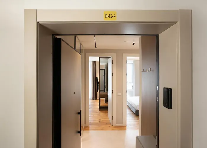 Ee Homes - Curated Design, Tub Skyline Views *