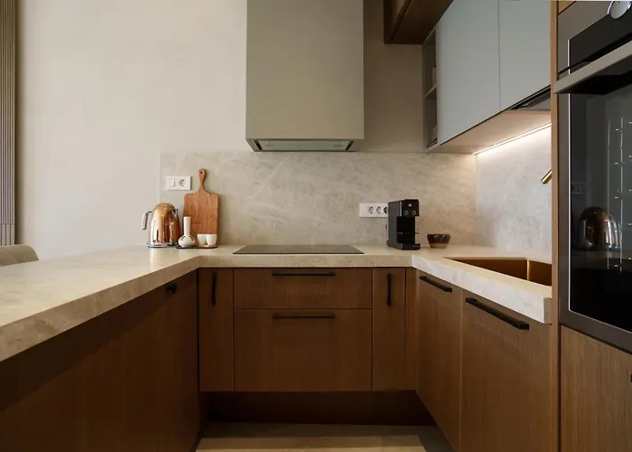 Ee Homes - Curated Design, Tub Skyline Views