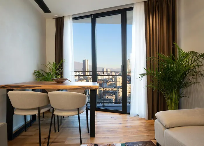 Ee Homes - Curated Design, Tub Skyline Views *