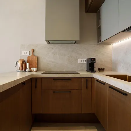 Ee Homes - Curated Design, Tub Skyline Views