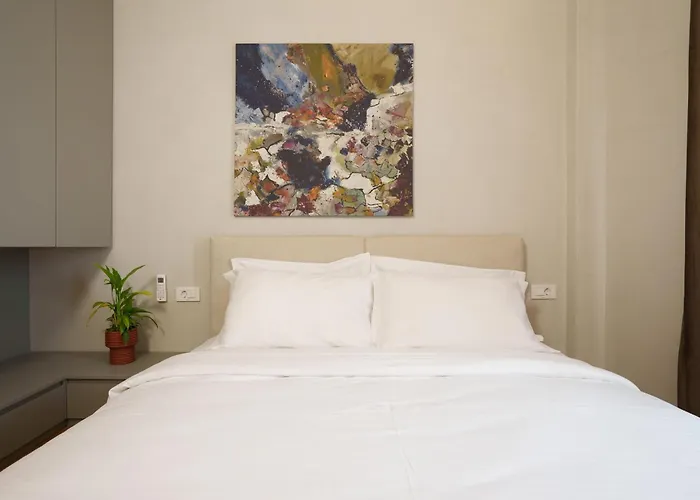 Ee Homes - Curated Design, Tub Skyline Views