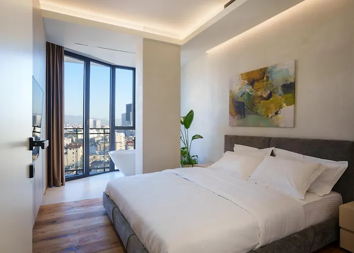 Ee Homes - Curated Design, Tub Skyline Views *