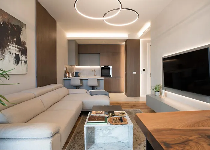 Apartament Ee Homes - Curated Design, Tub Skyline Views Tirana